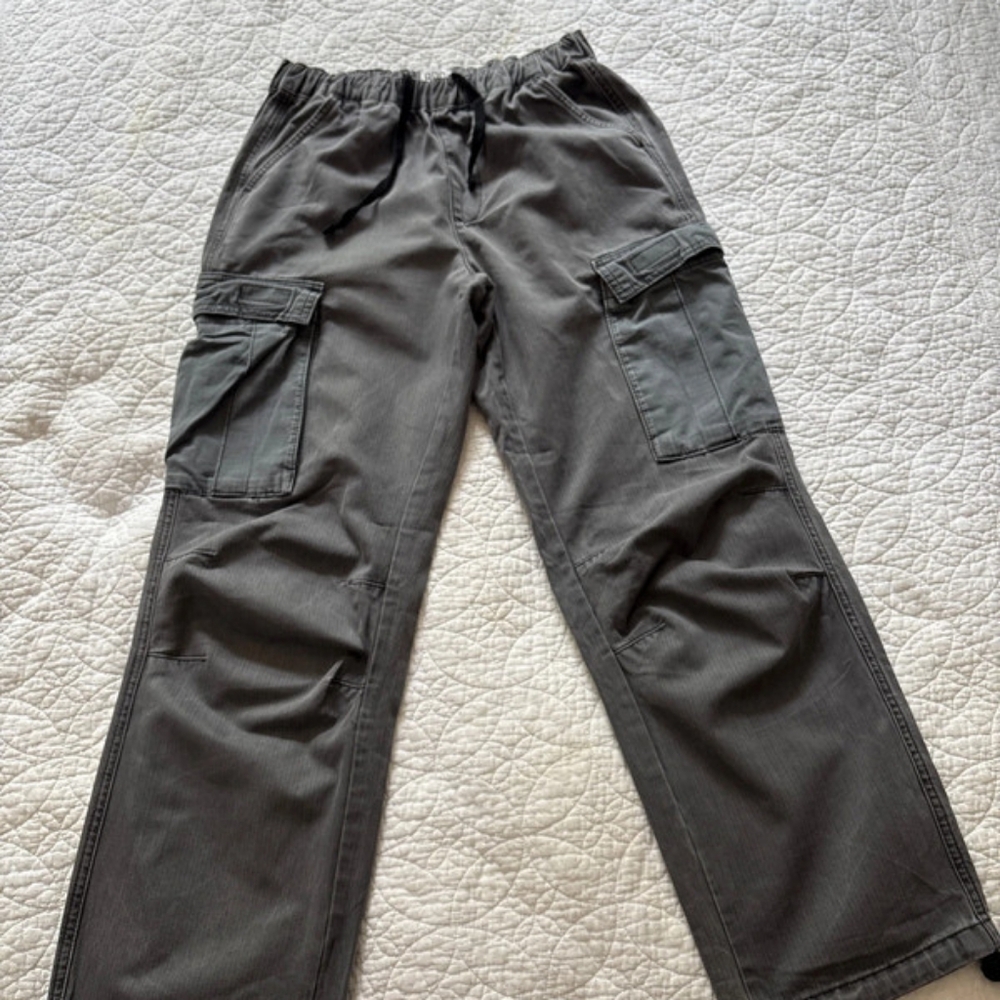 Urban Outfitters cargos - Picture 1 of 1